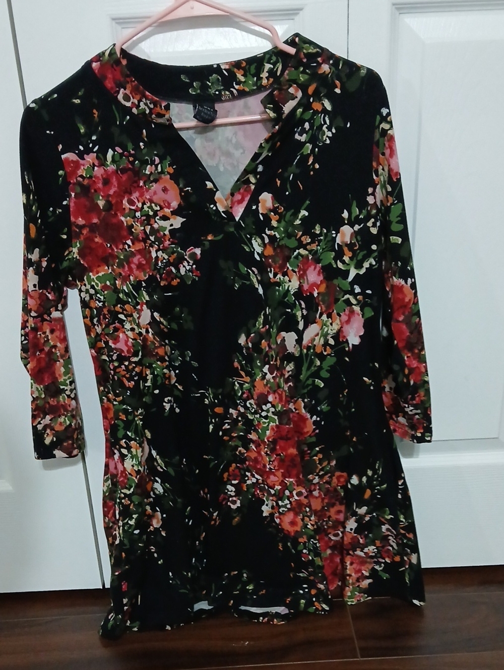 Black Floral V-Neck Tunic Top With Pockets